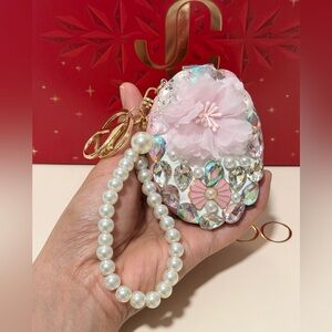 Elegant keychain with double sided mirror